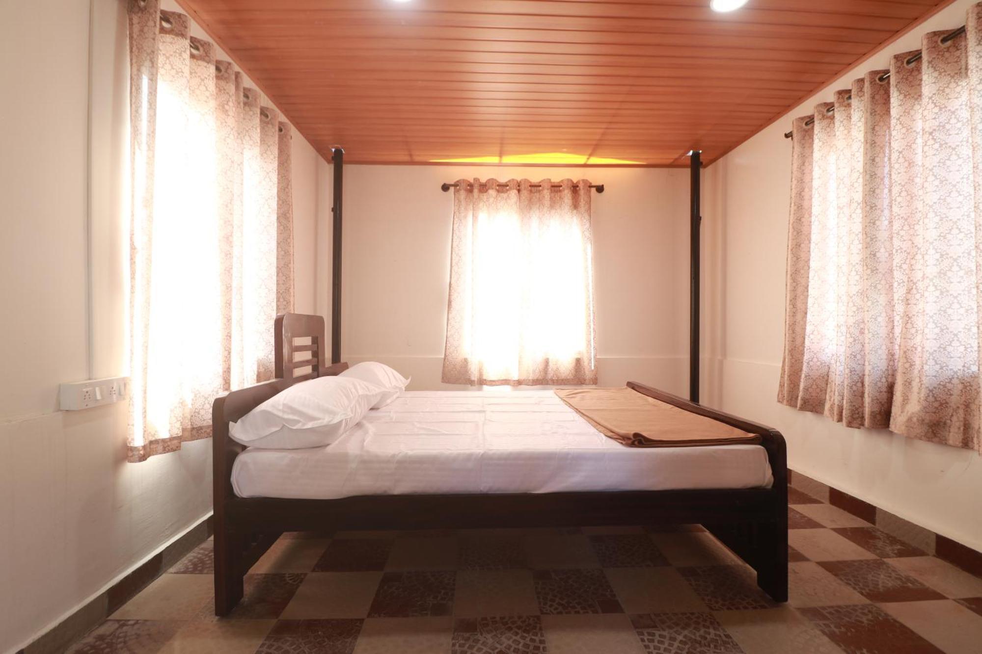 Flintstone Home Kushālnagar 외부 사진